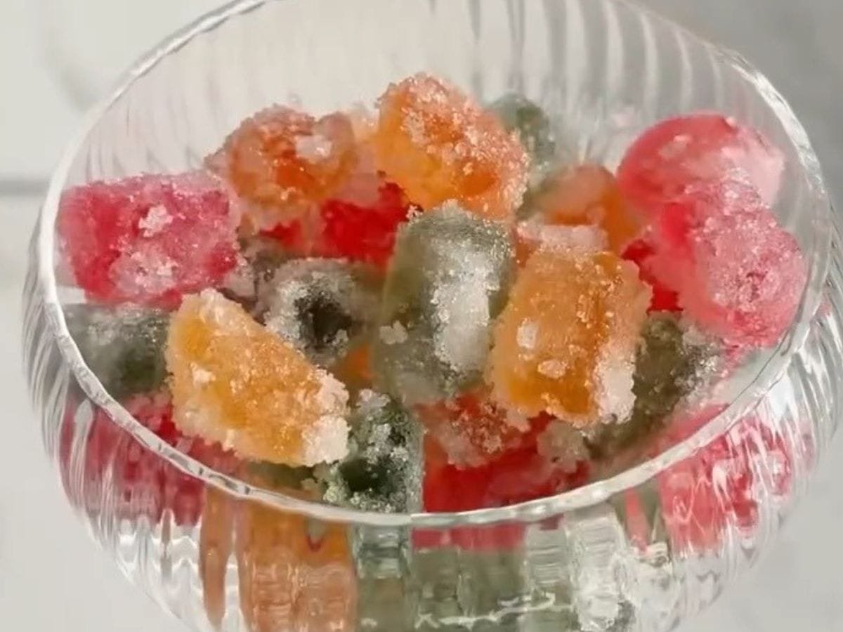 drink de uvas e gominhas, balinhas de ursinho alcoólicos