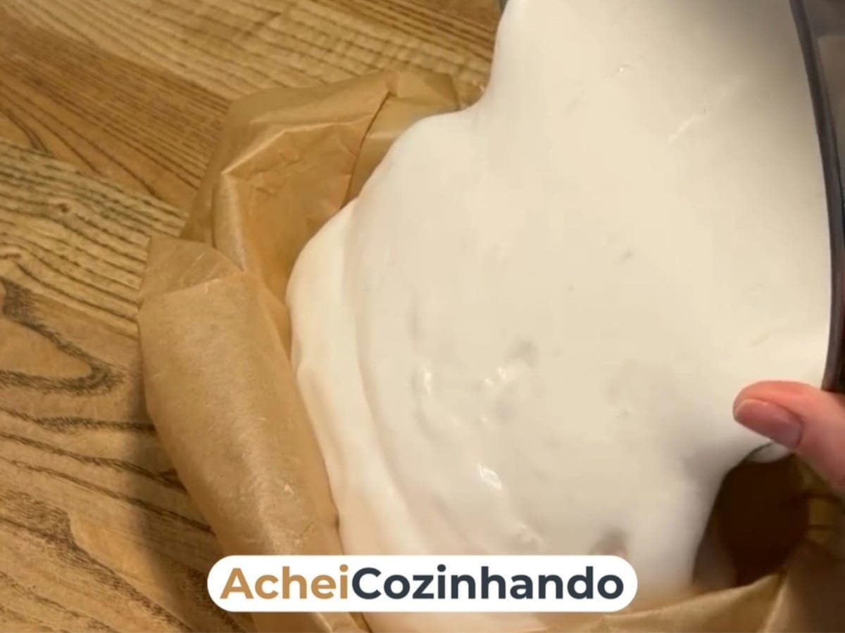 Nuvem de Maçã: A Sobremesa de 3 Ingredientes que Derrete na Boca (Opção Sem Açúcar para os Nenês!) A nuvem de maçã é o equilíbrio perfeito entre doçura e leveza. Com uma textura que lembra um marshmallow caseiro,