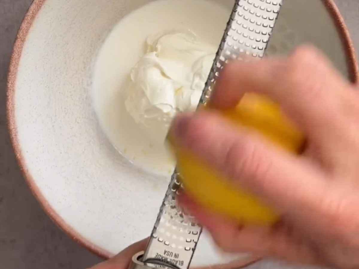 Cheesecake na Airfryer: Como Fazer a Sobremesa Perfeita em Minutos (Receita 2) Cheesecake na Airfryer mistura de ingredientes