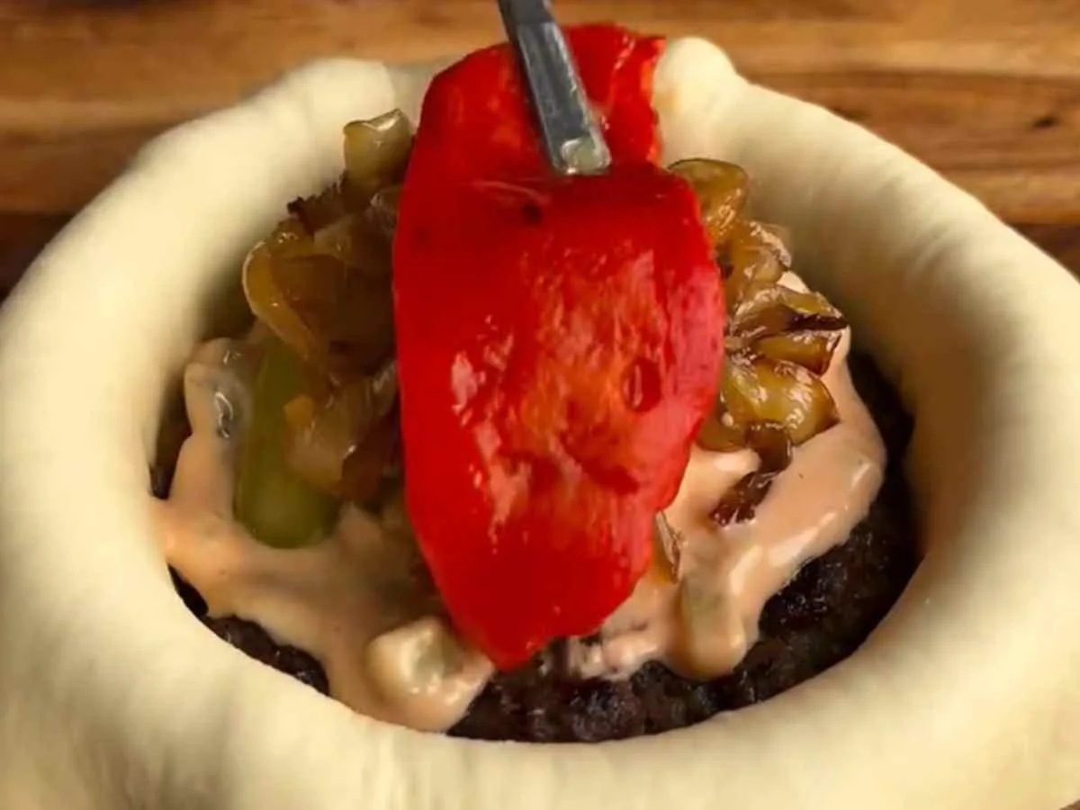 Hambúrguer sem bagunça: o lanche cheio de suculência, mas blindado pelo pão #110 Hambúrguer Blindado