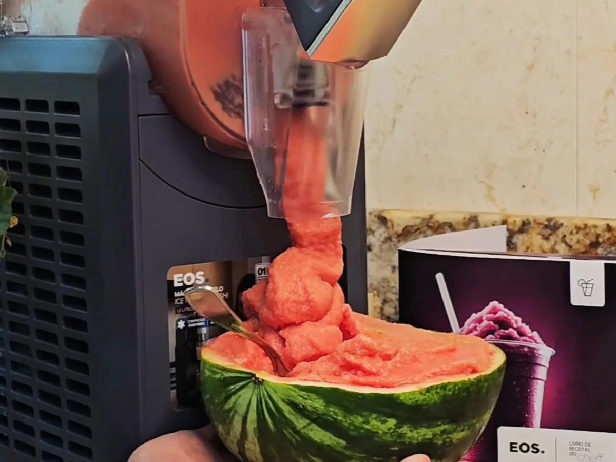 Sorvete de Melancia Cremo-Gelado na Própria Casca eos