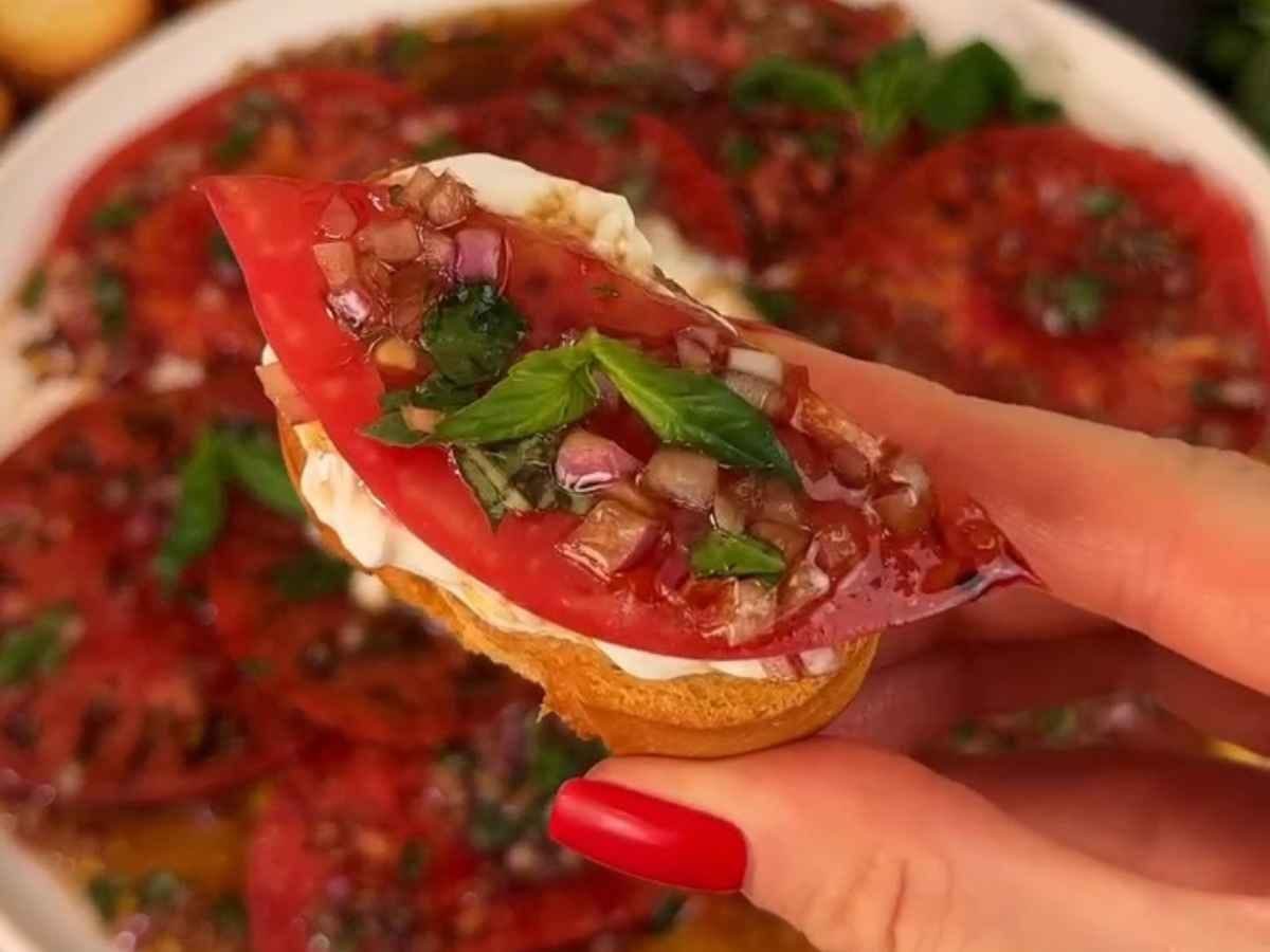 Salada de Tomate e Burrata com Torradas de Baguete: Uma Entrada Fresca e Sofisticada