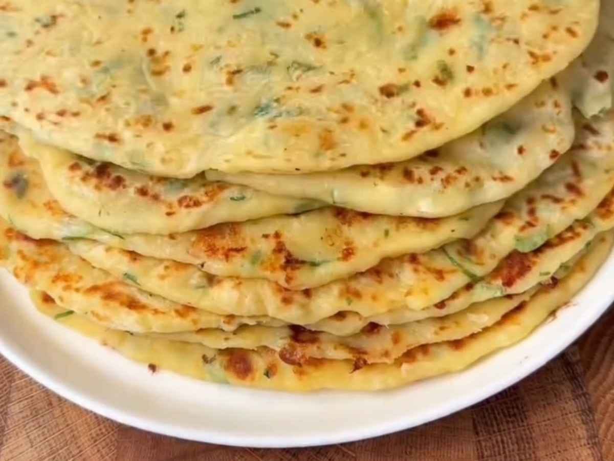 🥔 Pãozinho Rápido de Batata e Queijo na Frigideira